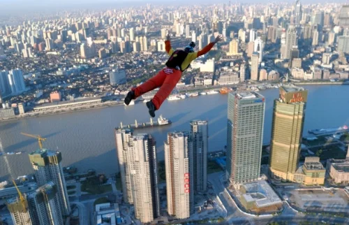 Man Jumps From Balcony With Parachute Bought Online