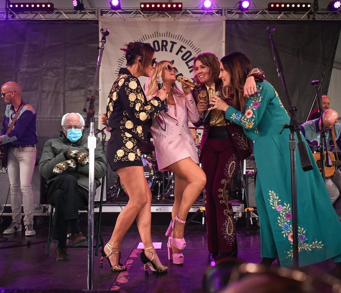 Iconic ❤️🤘 
Thank you @dannybones64 I can&rsquo;t stop laughing. 😂
#redesigningmittens