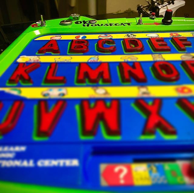 NOW I KNOW MY ABCS 👍🏠🐈 #workinprogress #circuitbending #circuitbent #diyelectronics #commission #alphabet #toys #weird #ok