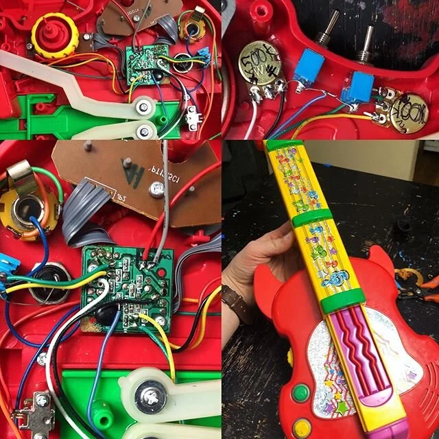 This is going to sound wacky 🙌🏠🐈 #circuitbending #workinprogress #guitar #violin #toy #circuit #diyelectronics #weird #ok