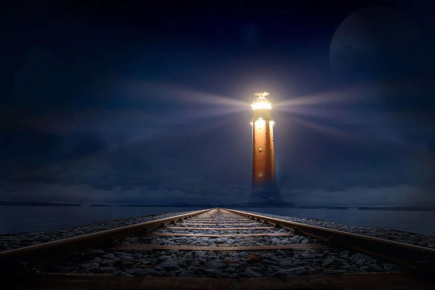 lighthouse-2306978_1920.jpg