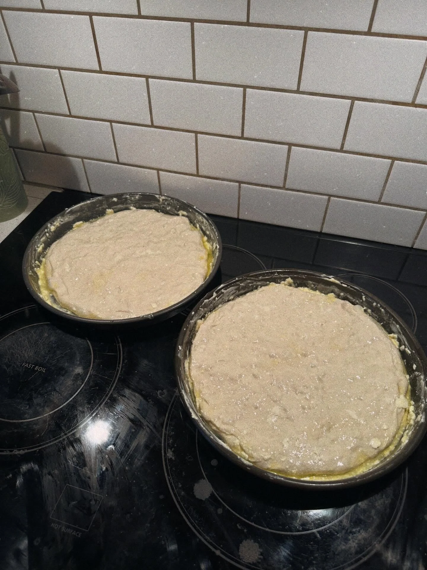 Last week&rsquo;s Detroit style was a success so I&rsquo;m doing it again. Yes the pans are round but they eat the same 😋 #pizza