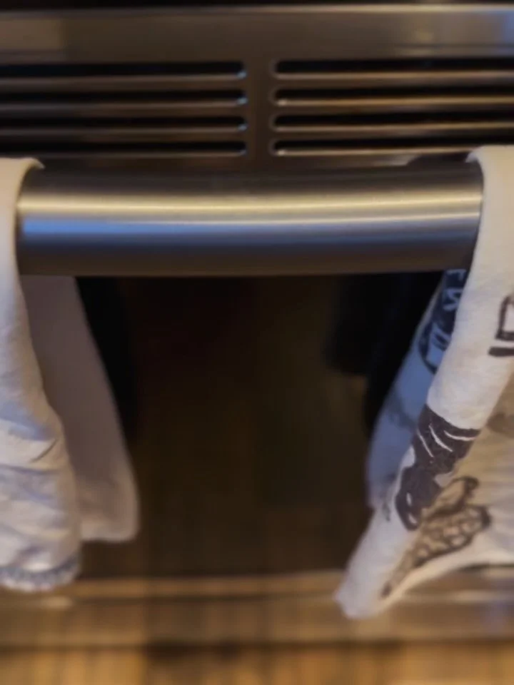 Reach out and touch your personal pan pizzas! Baked and broiled to perfection 🤤 #pizza