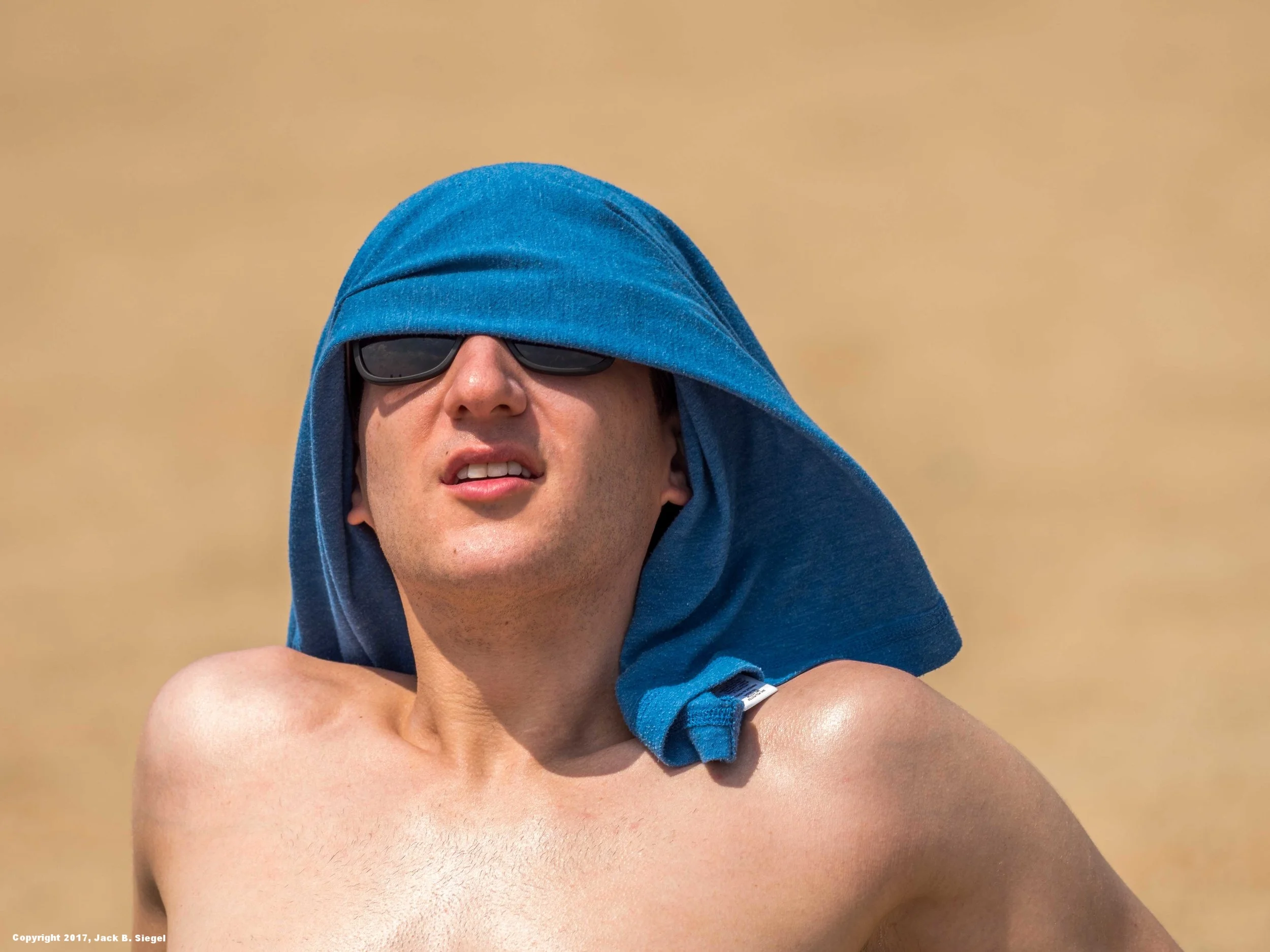 P1010415_Copyright_sRGB_Relative_Blue Towel.jpg