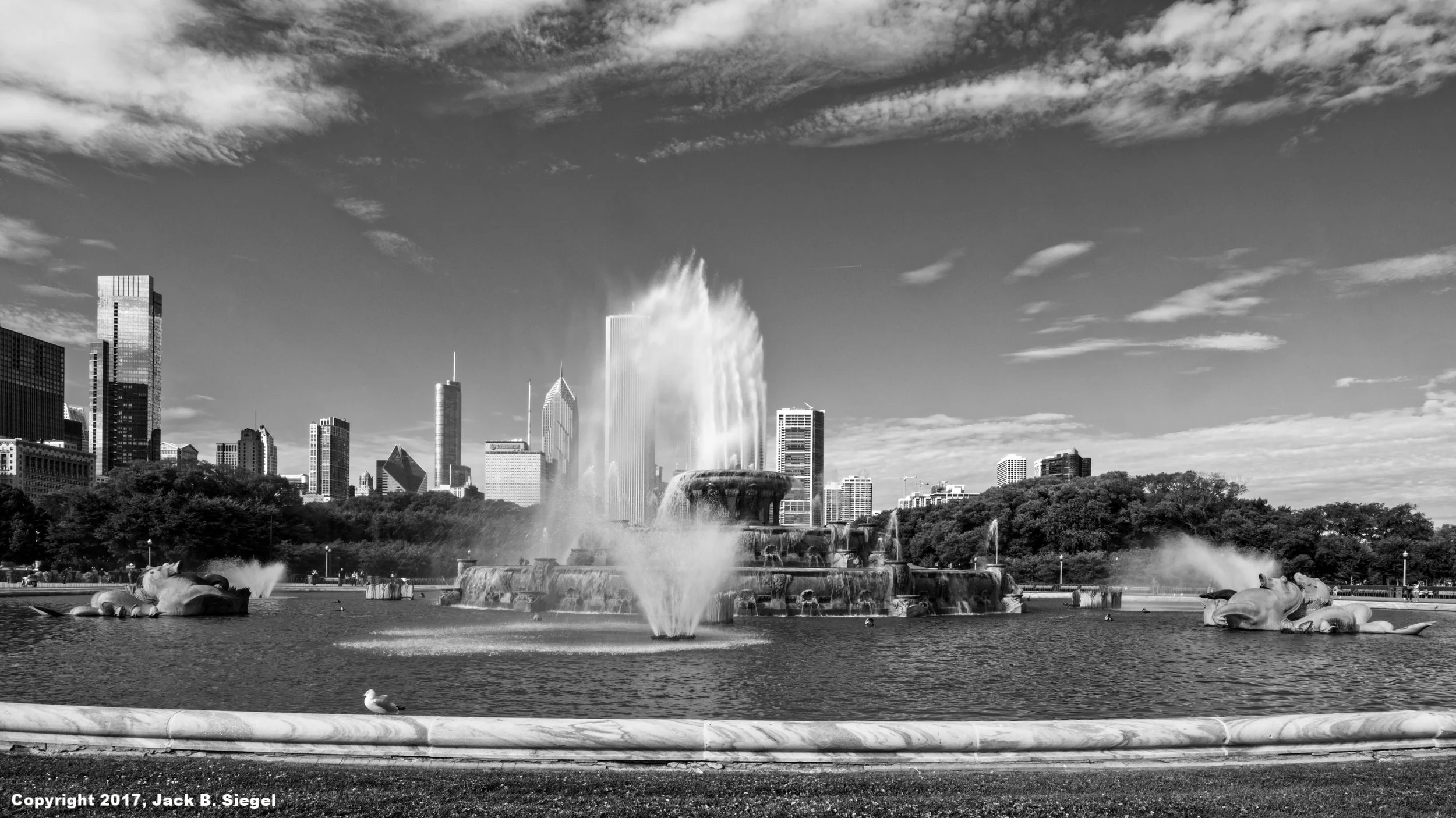 _DSF2121_Copyright_sRGB__Relative_Buckingham Fountain_North.jpg