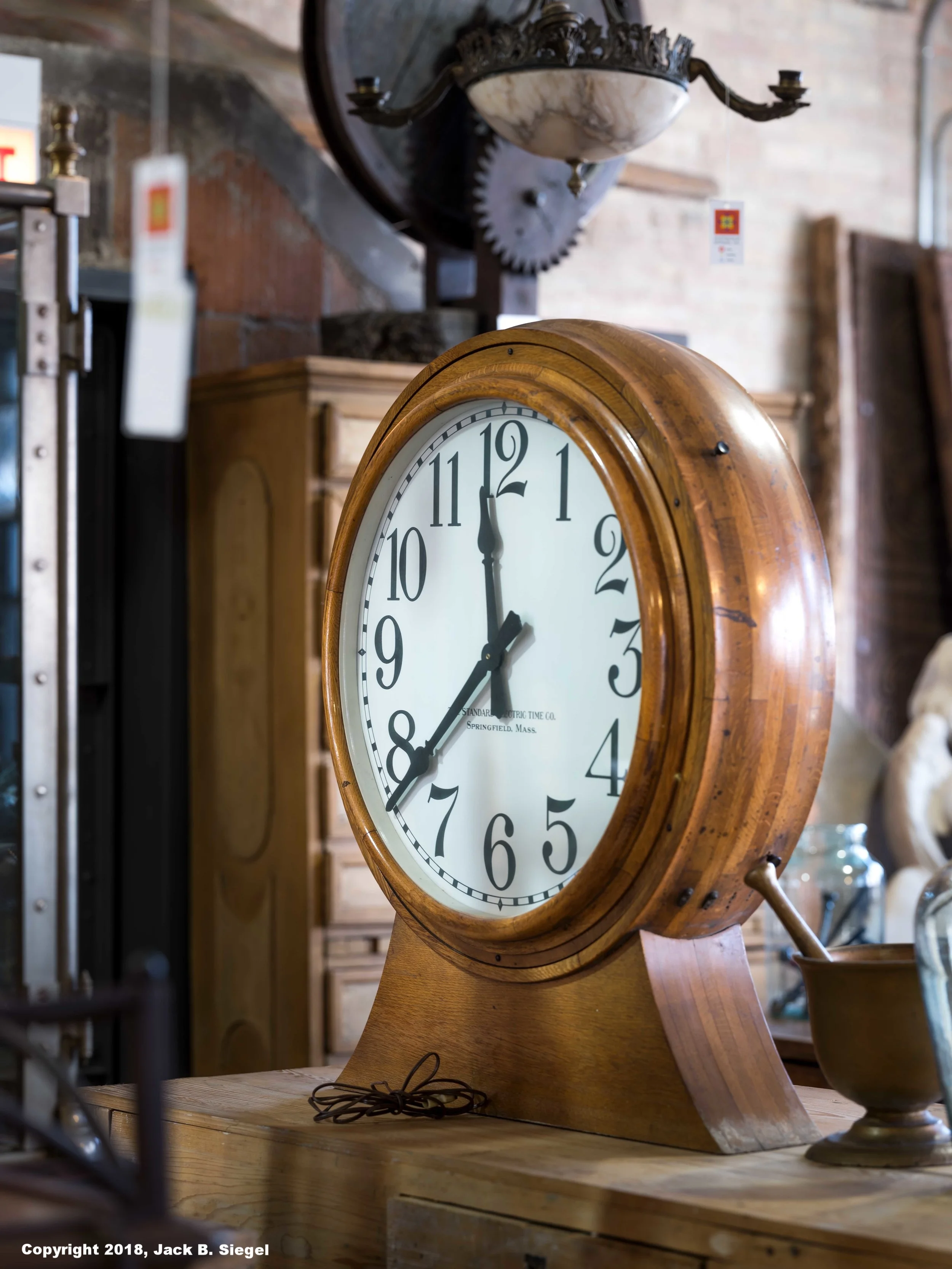 _DSF7240_sRGB_Copyright_Relative_Clock.jpg