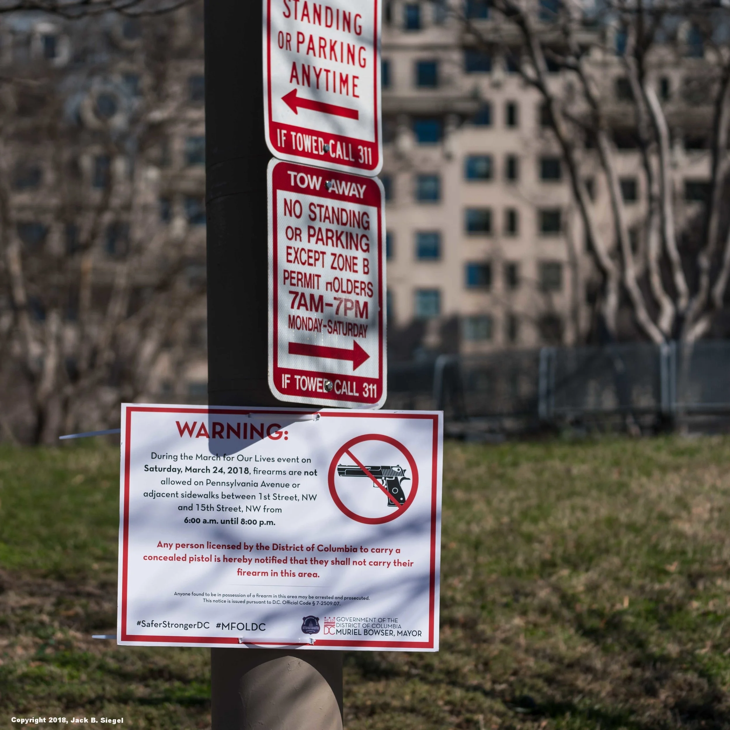 _DSC8290_Copyright_sRGB_Relative_No Guns Sign.jpg