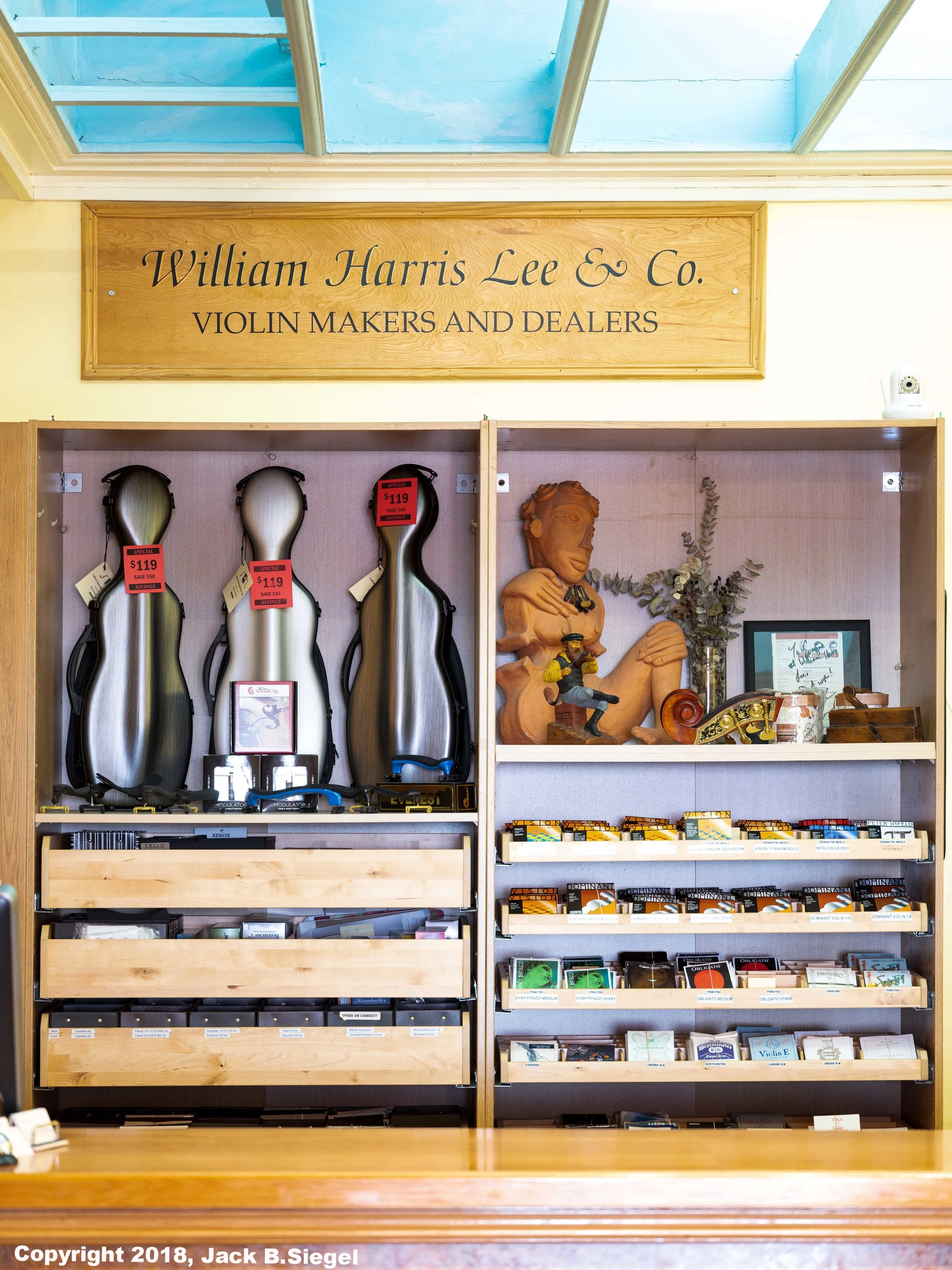 _DSF7366_Copyright_sRGB_Relative_Sales Counter.jpg