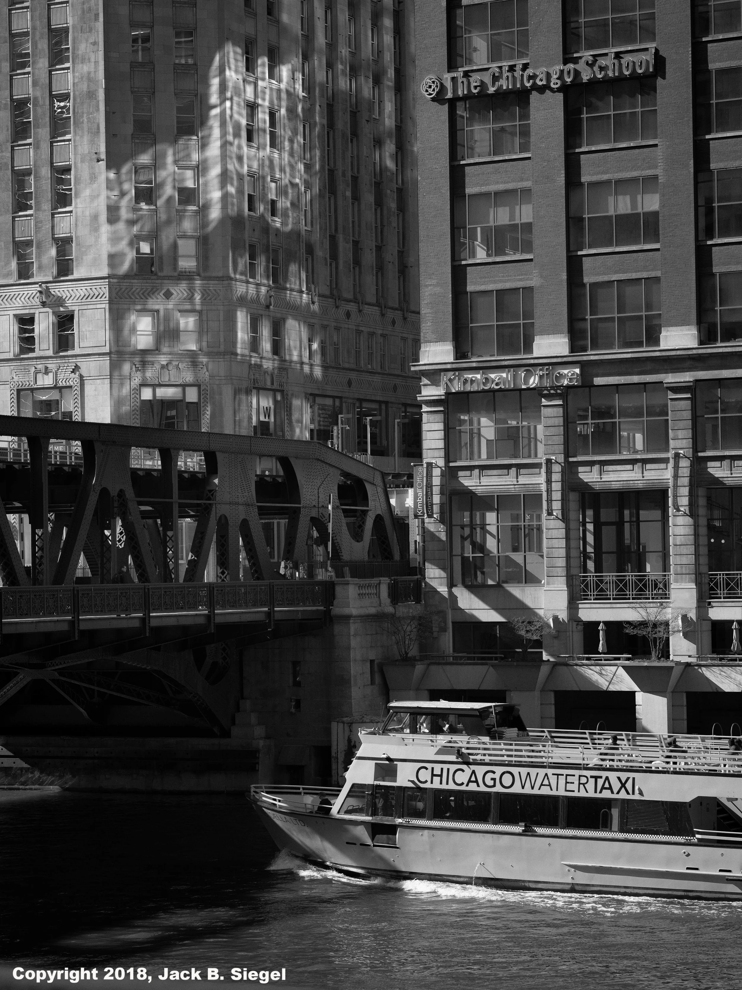 _DSF7514_Copyright_sRGB_Relative_Sparkle on the Merchandise Mart.jpg
