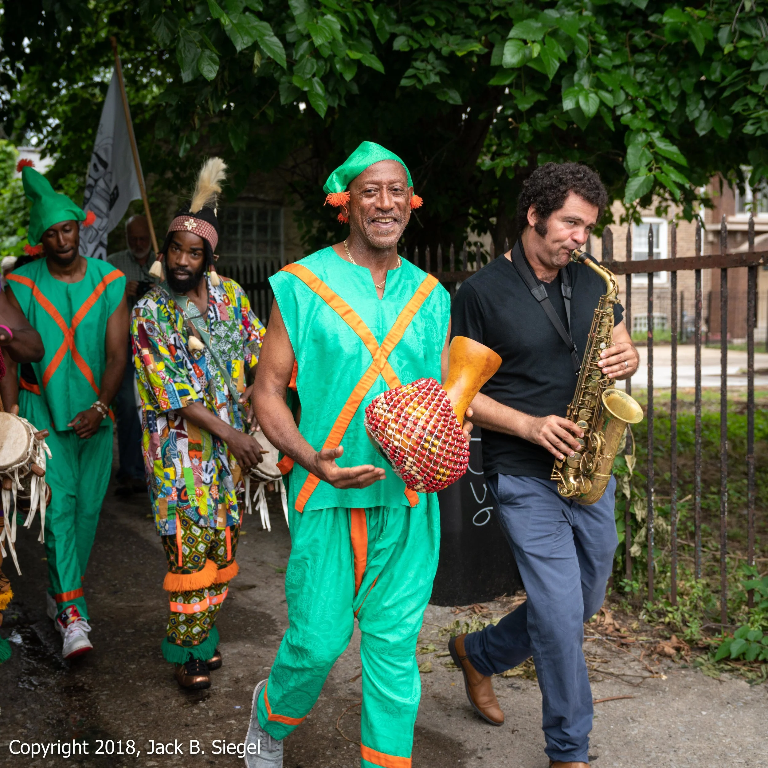 _DS18609_Copyright 2018 jpeg_The Parade Through the Alley.jpg