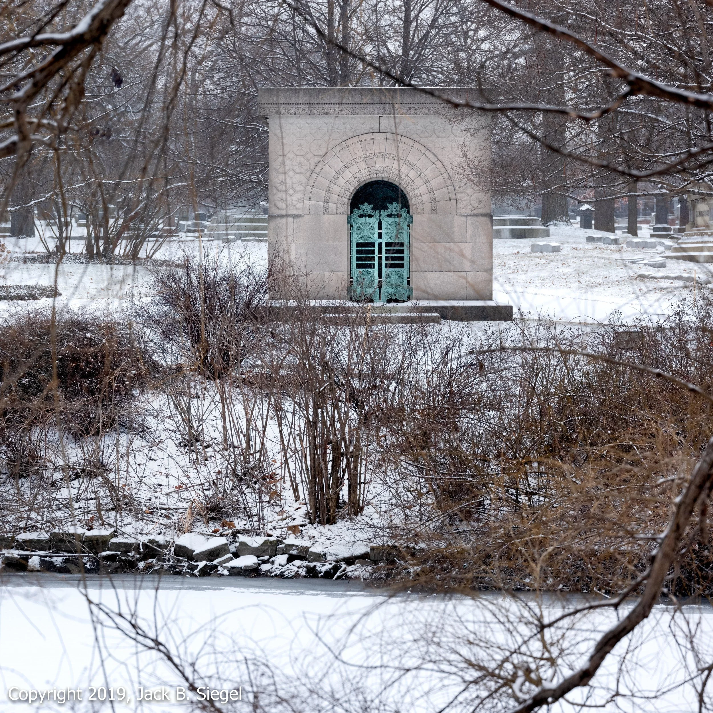 _DSF1625PS__Copyright 2018 jpeg_Carrie Eliza Getty's Tomb in Graceland Cemetery.jpg