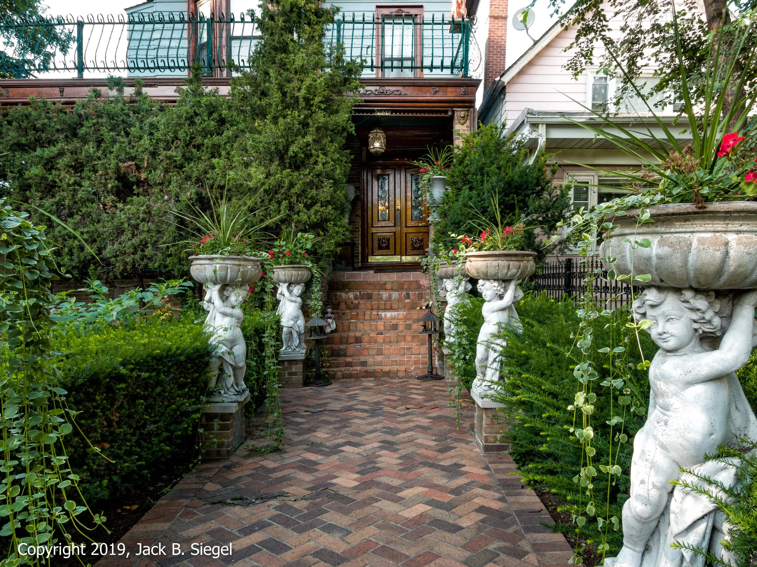 The Cherubs of Logan Boulevard (Logan Square)