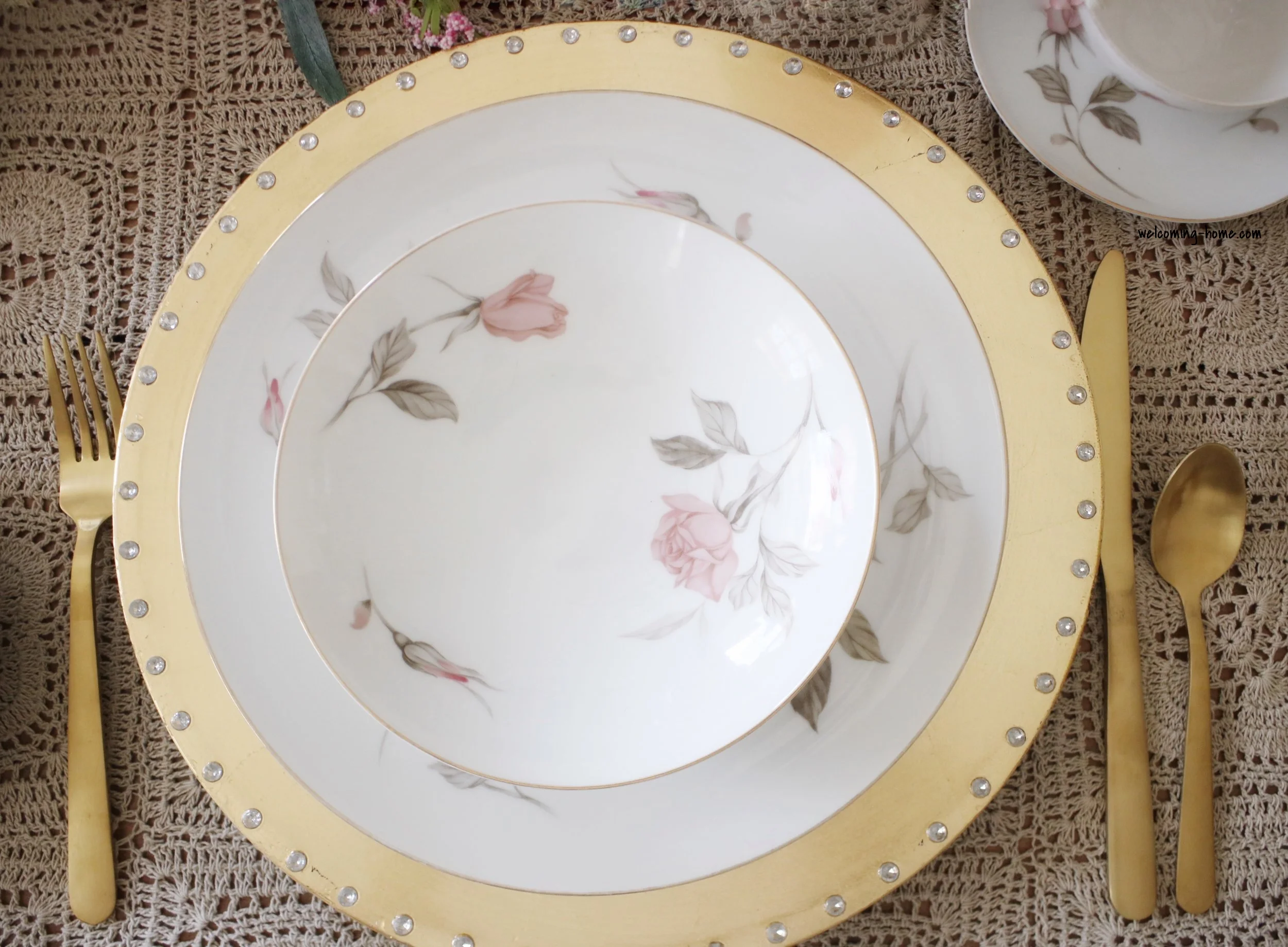 dinnerware set.jpeg