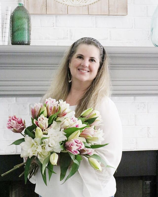 I see you 45! 🥳 Never thought I&rsquo;d be this age. Life has a funny way of sneaking up on you. 
#itsmybirthday #40andfabulous #middleagedwoman #cheerstotheweekend #homedecor #homedecorating #flowers #flowersofinstagram #kirklandsinsiders #modernfa
