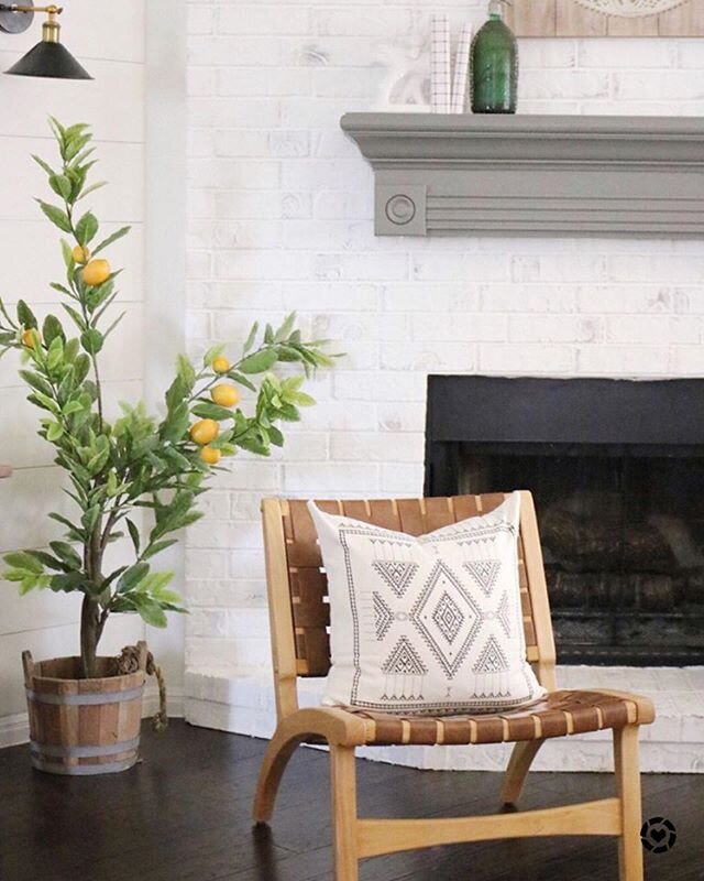 Making lemonade out of lemons on this busy Monday🍋

Shop my daily looks by following me on the LIKEtoKNOW.it shopping app http://liketk.it/2Rm6b #liketkit @liketoknow.it #LTKhome #StayHomeWithLTK @liketoknow.it.home 
#mondayinspo #beautifuldecorstyl