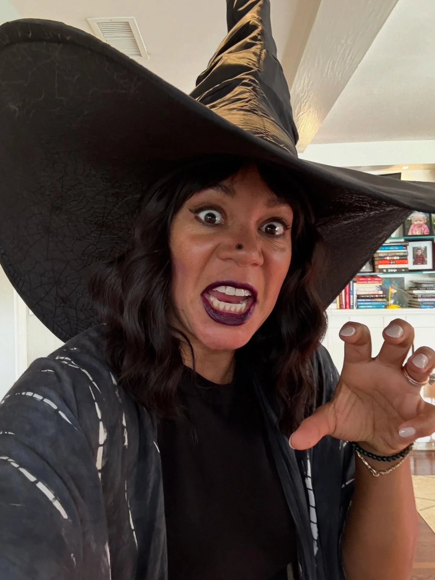 Me in my natural state! 🎃
.
..
.
..
.
..
#Halloween #nofilter #nomakeup #naturalwoman #natural #thisisme #witch #witchytendancies #castaspell #thisisHalloween