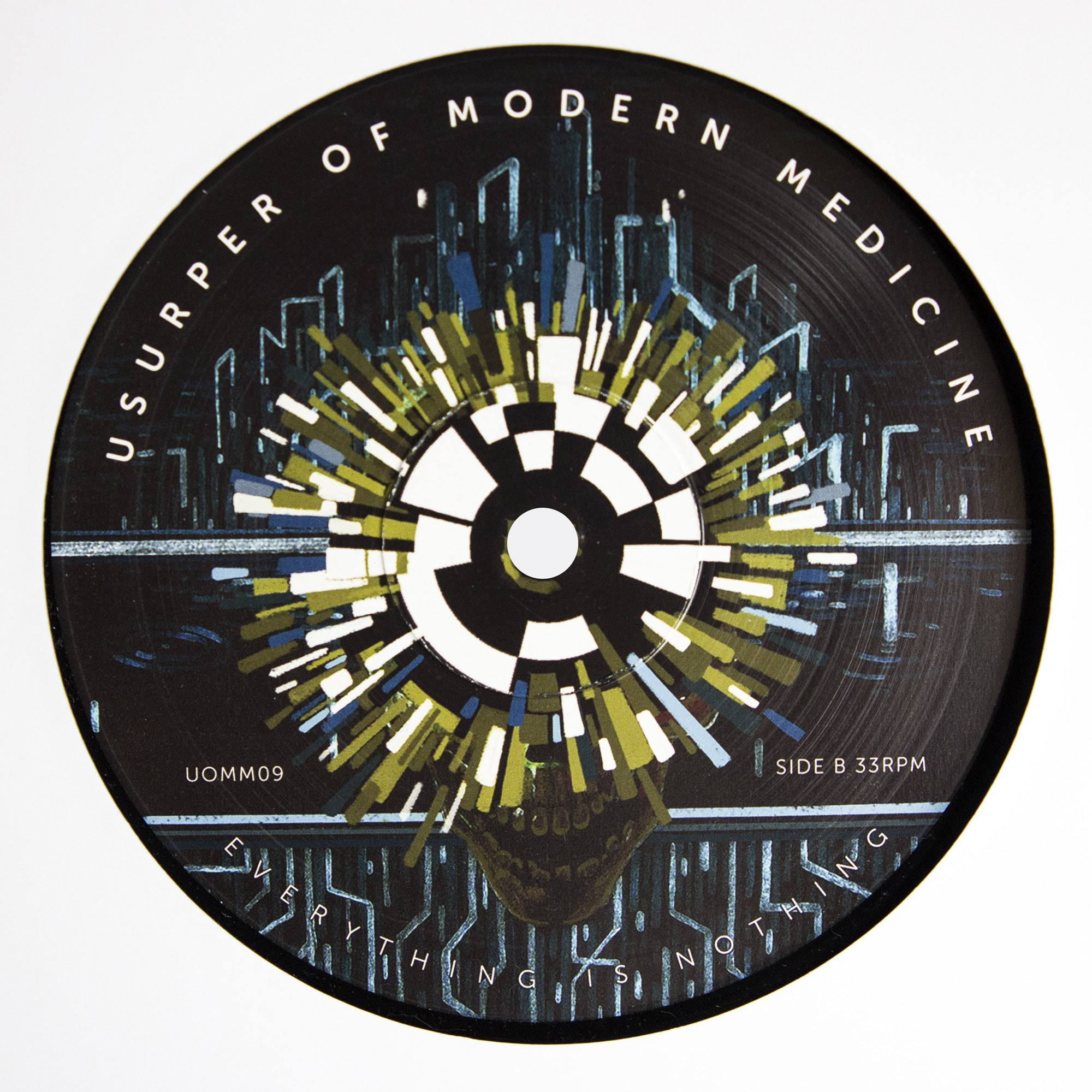 03_UoMM_Label_SideB_CU.jpg