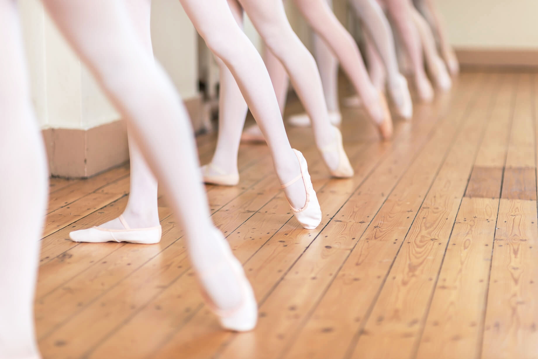 rnsd-ballet-shoes-dance-class-rutleigh-norris-school-birmingham-warwickshire-pink-wood-floor.jpg