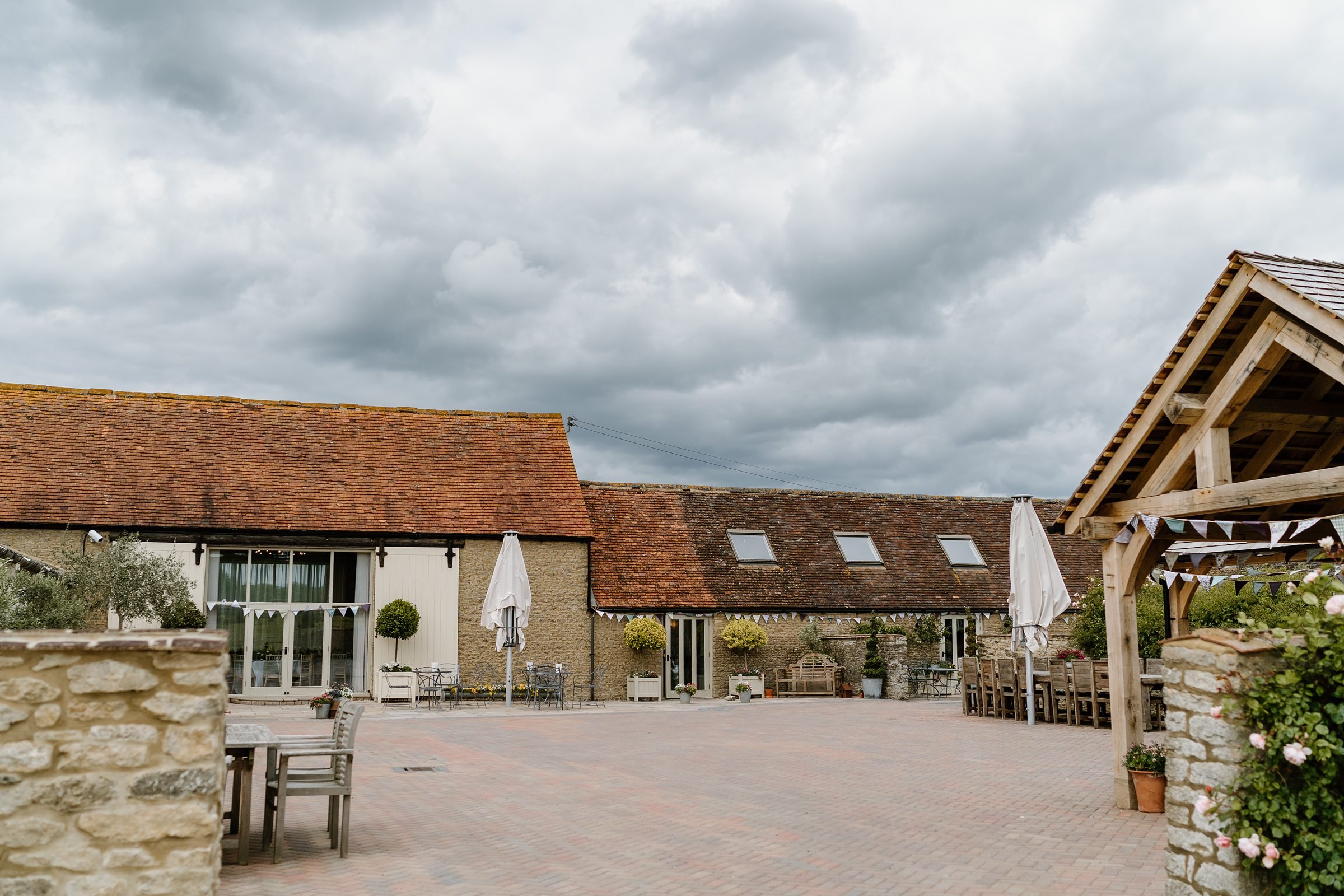 Stratton Court Barn Wedding Photography Oxfordshire