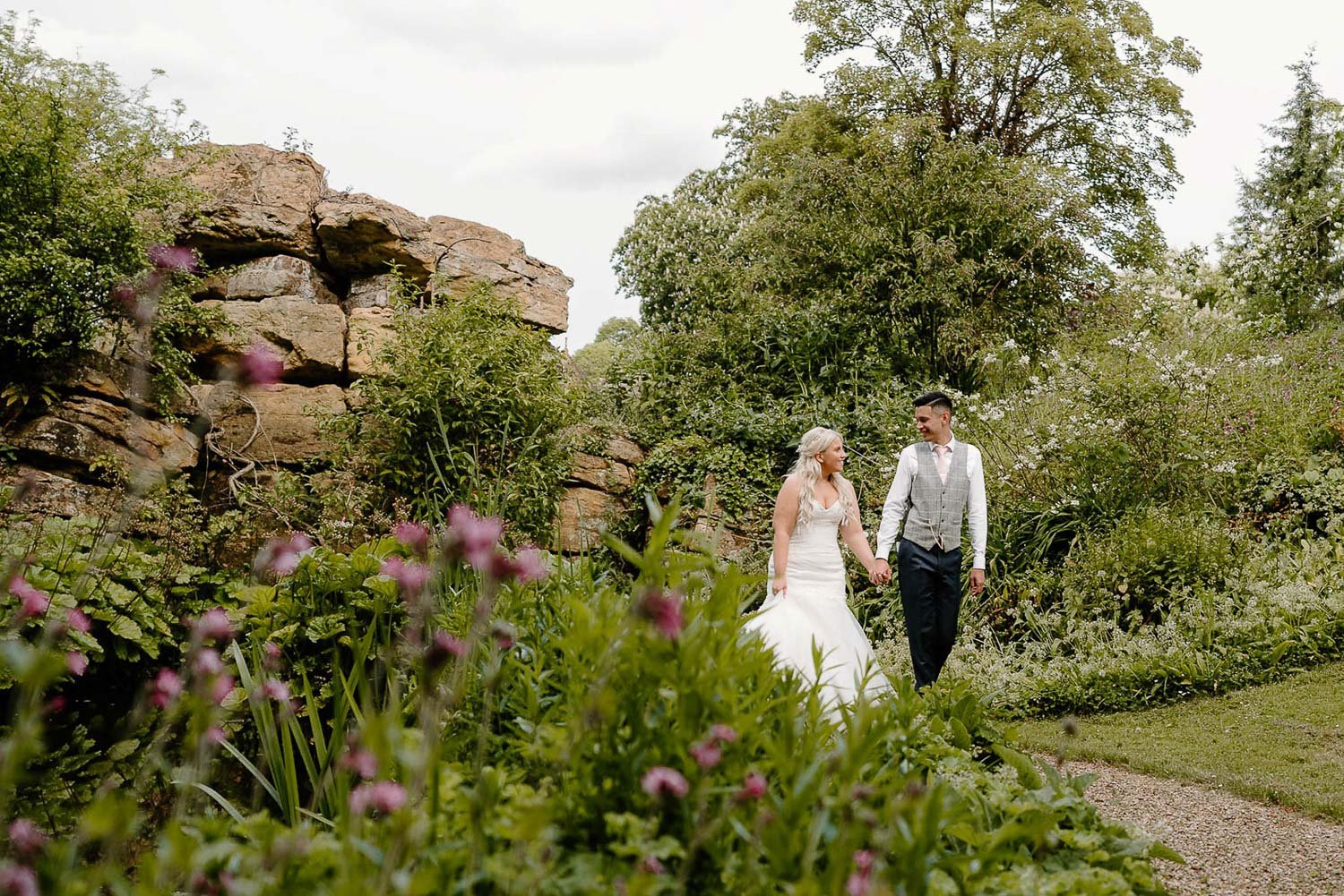 Oxfordshire- The Cotswolds- Buckinghamshire wedding photographer08.jpg