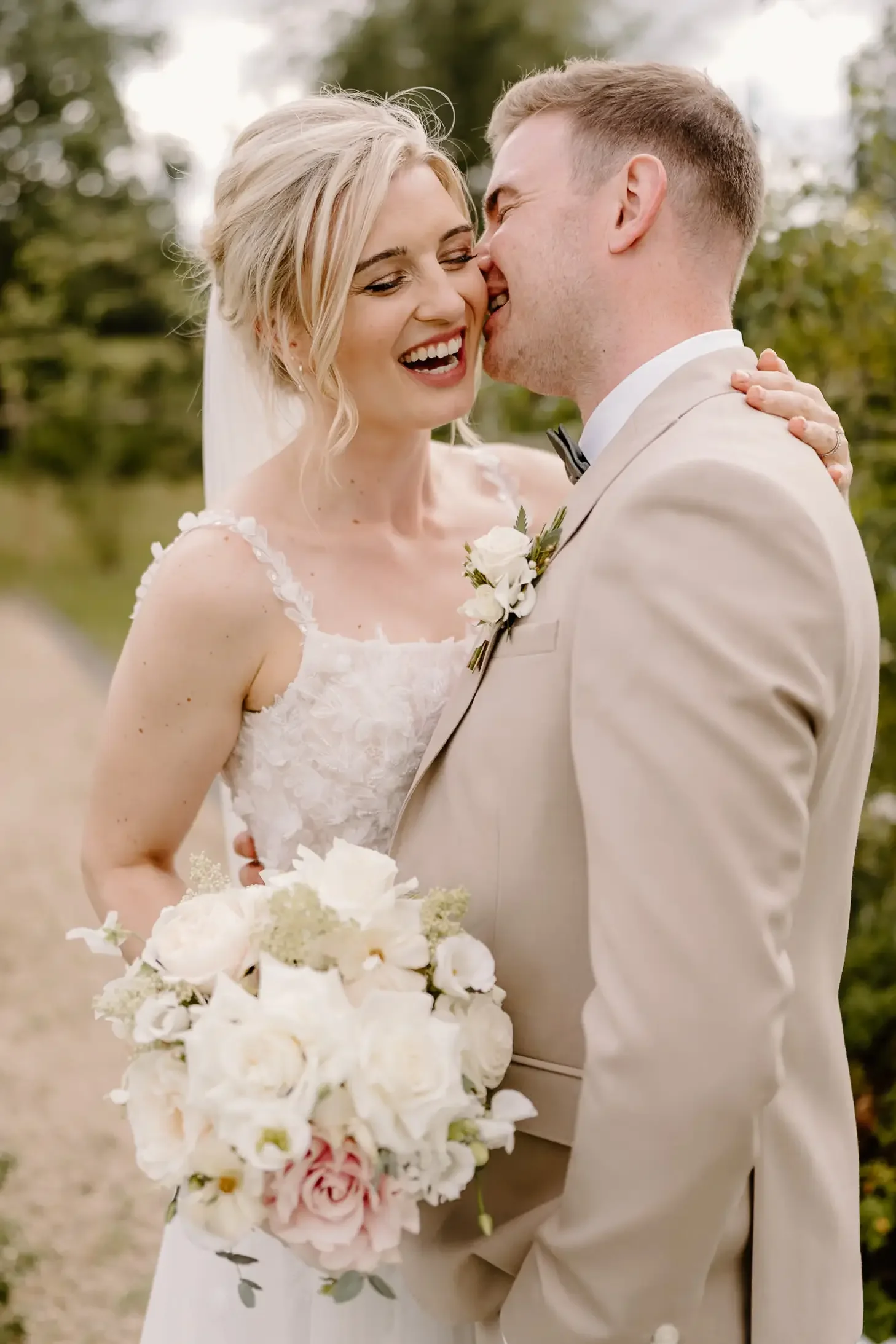 Stratton Court Barn Wedding photographer-7.webp