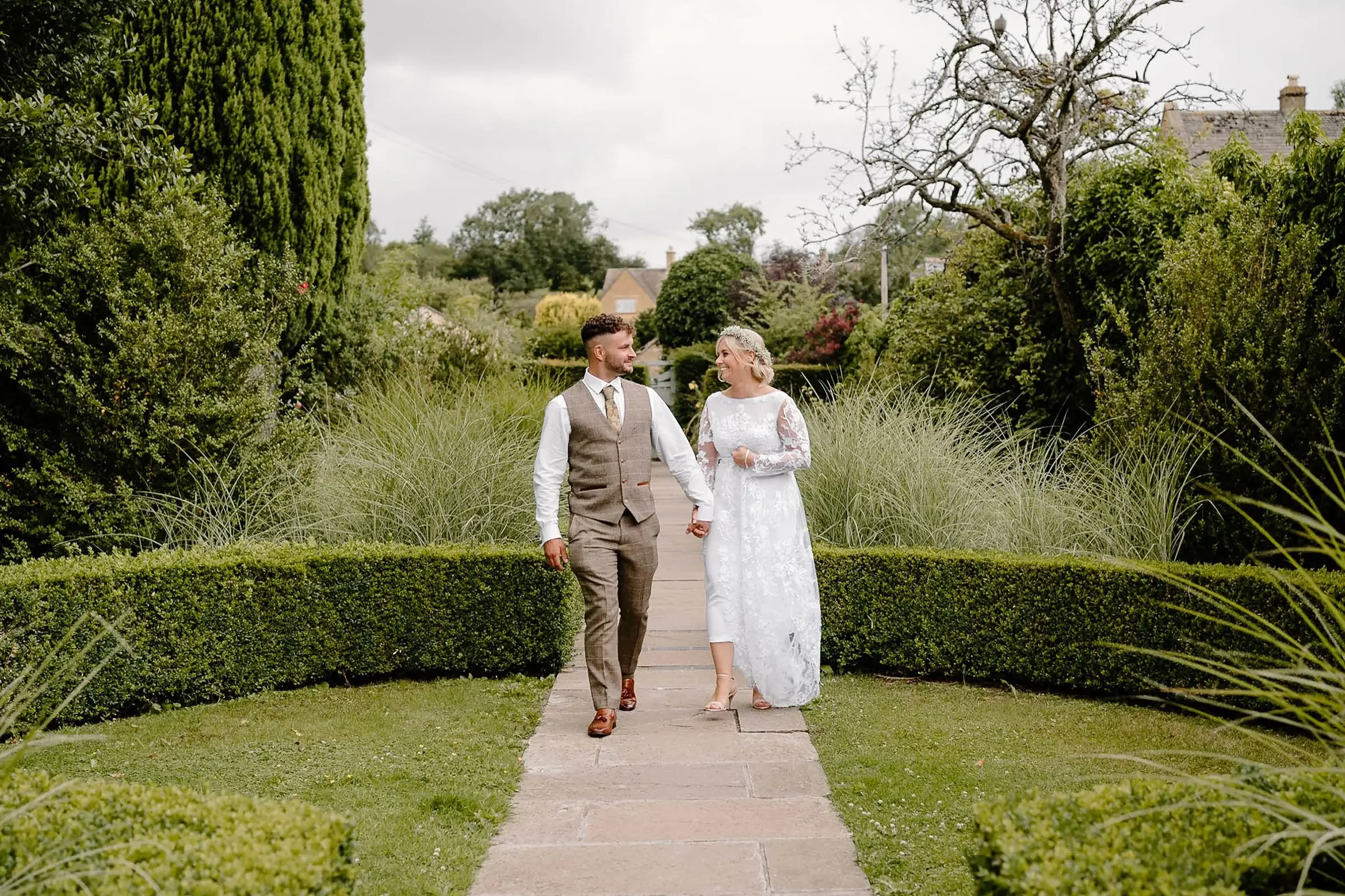 Oxfordshire- The Cotswolds- Buckinghamshire wedding photographer29.webp