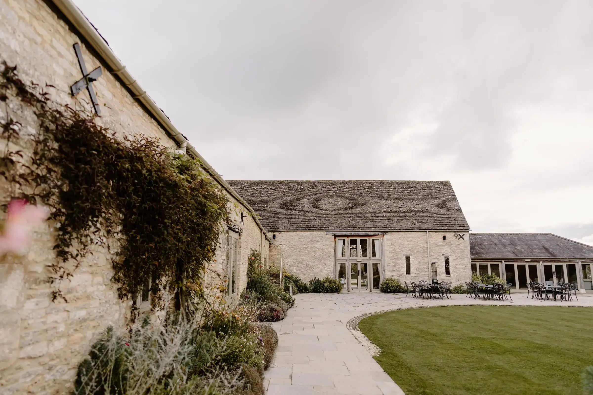 Caswell House Autumn Wedding in Oxfordshire001.webp