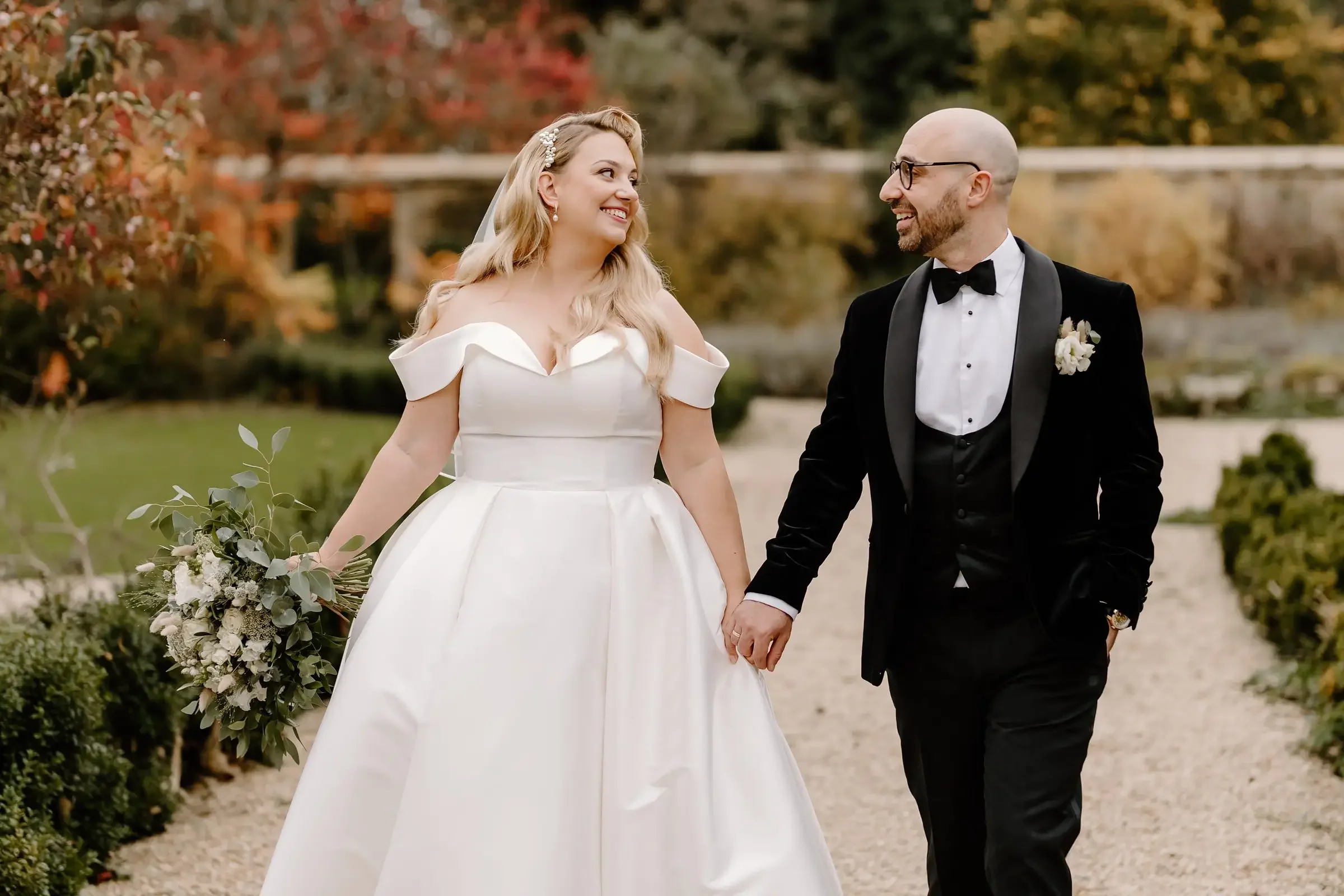 Caswell House Autumn Wedding in Oxfordshire091.webp