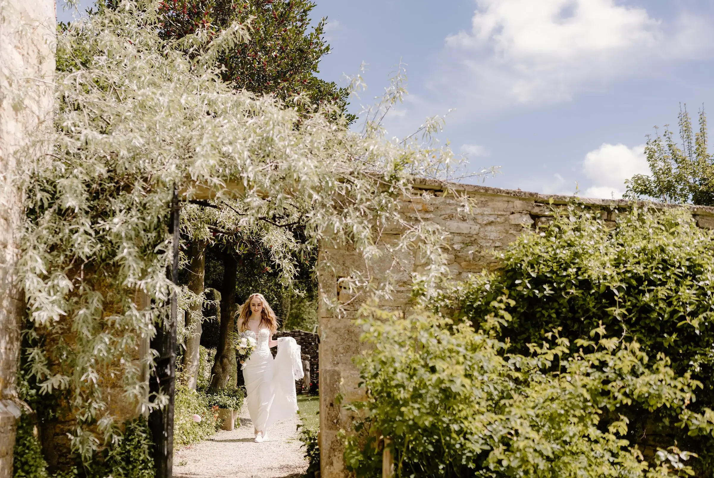 A spring Wedding at Owlpen Manor in Gloucestershire037.webp