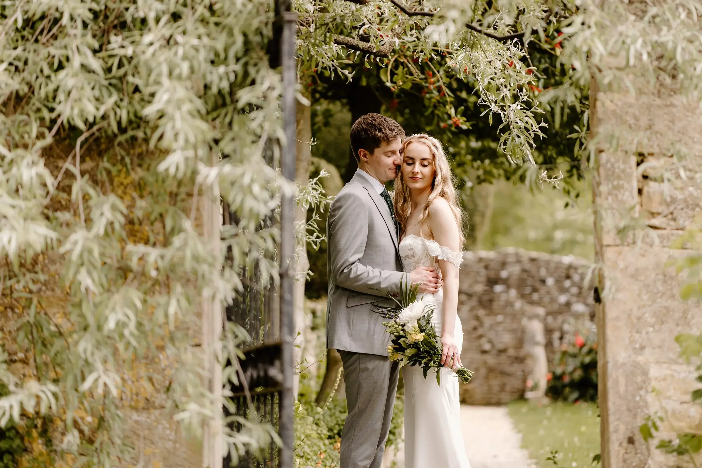 A spring Wedding at Owlpen Manor in Gloucestershire069.webp