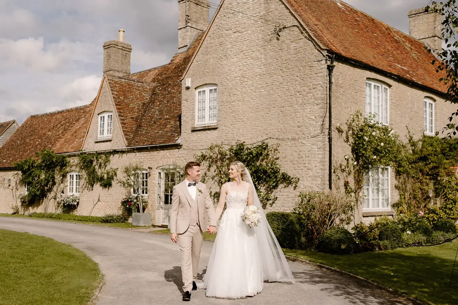 Cotswolds Wedding Photographer014.webp