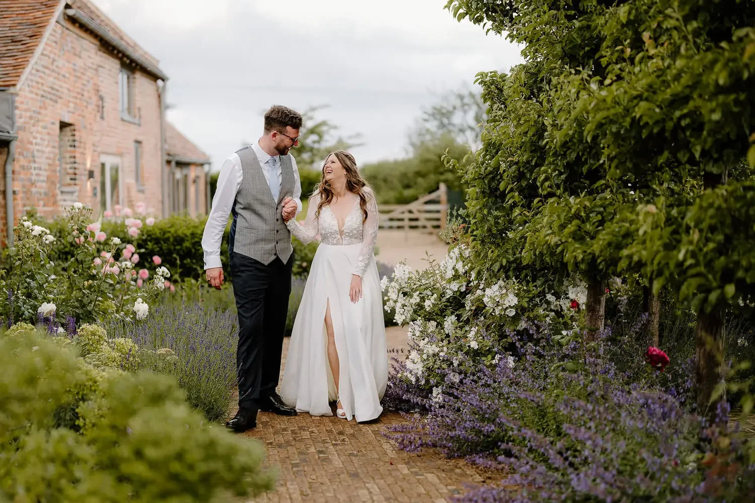 Cotswolds Wedding Photographer203.webp