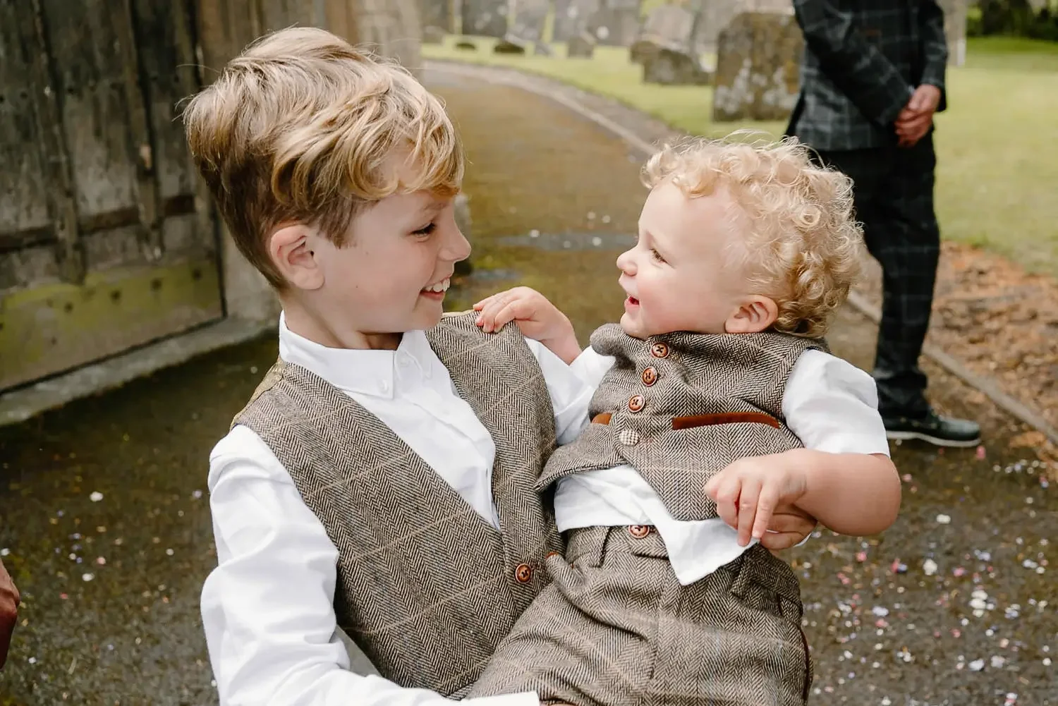 Oxfordshire- the cotswolds and buckinghamshire wedding photographer 117.webp