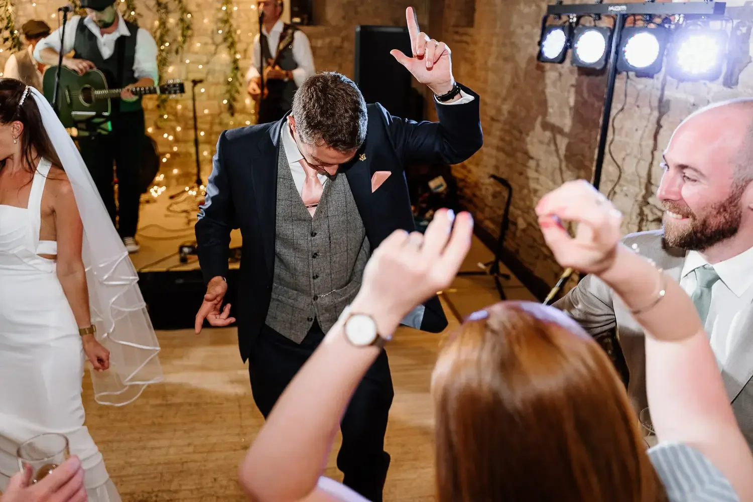 Great Tythe Barn, The Cotswolds, Wedding Photography100.webp