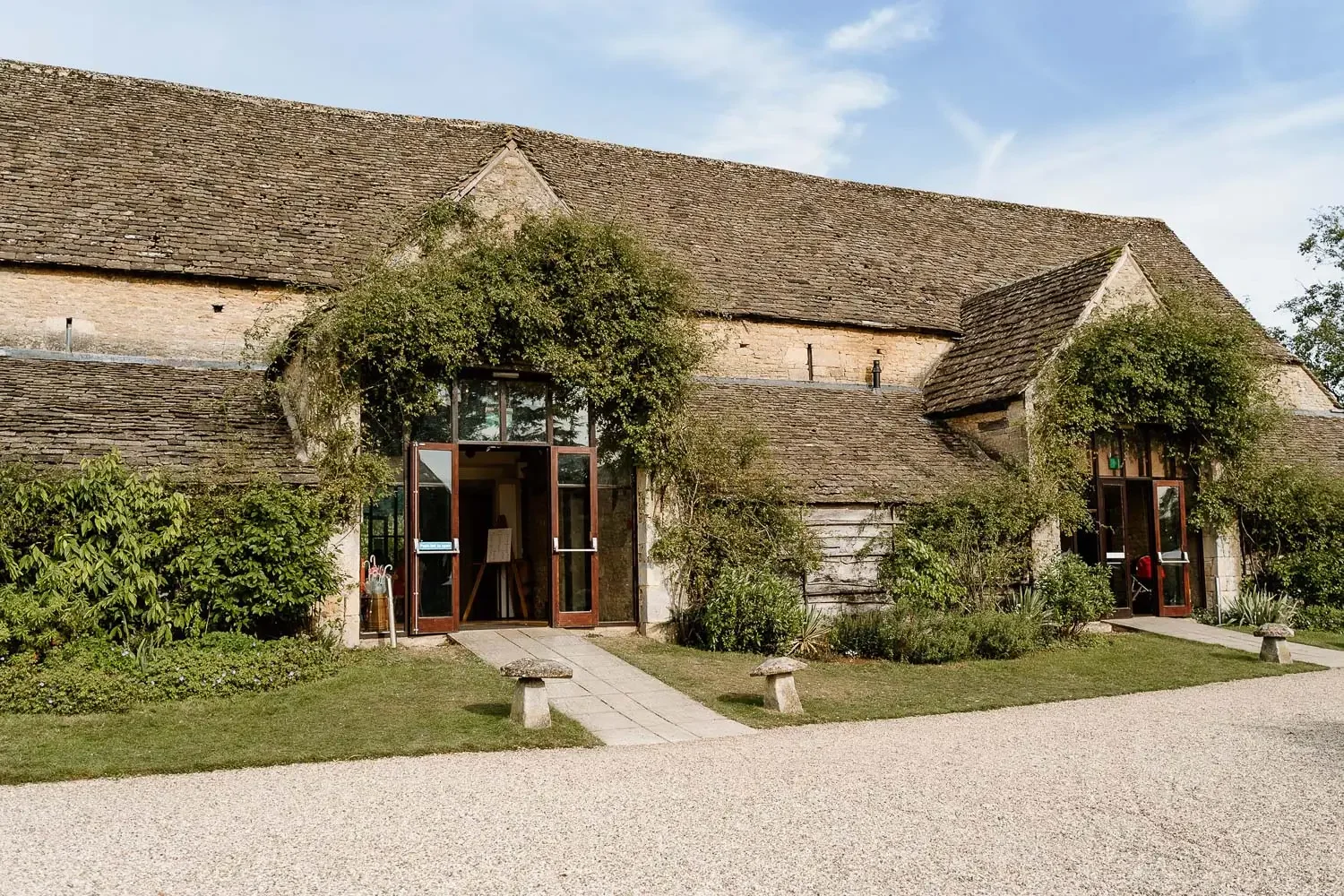 Great Tythe Barn, The Cotswolds, Wedding Photography065.webp
