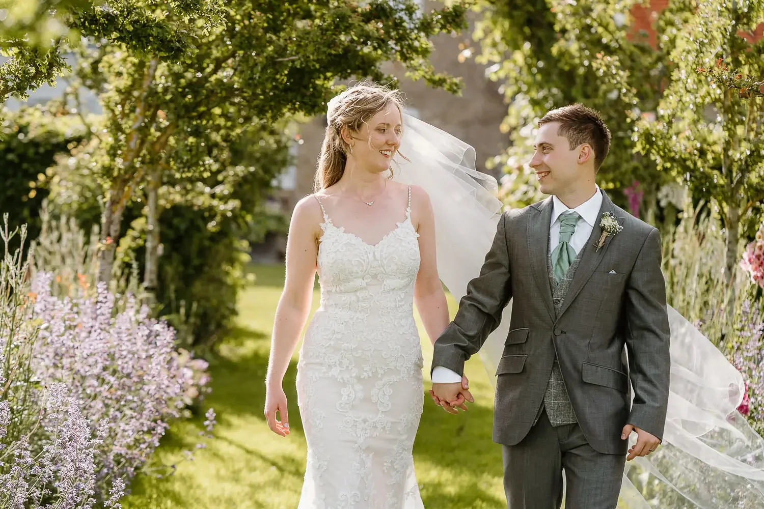 Stratton Court Barn Wedding Photography51.webp