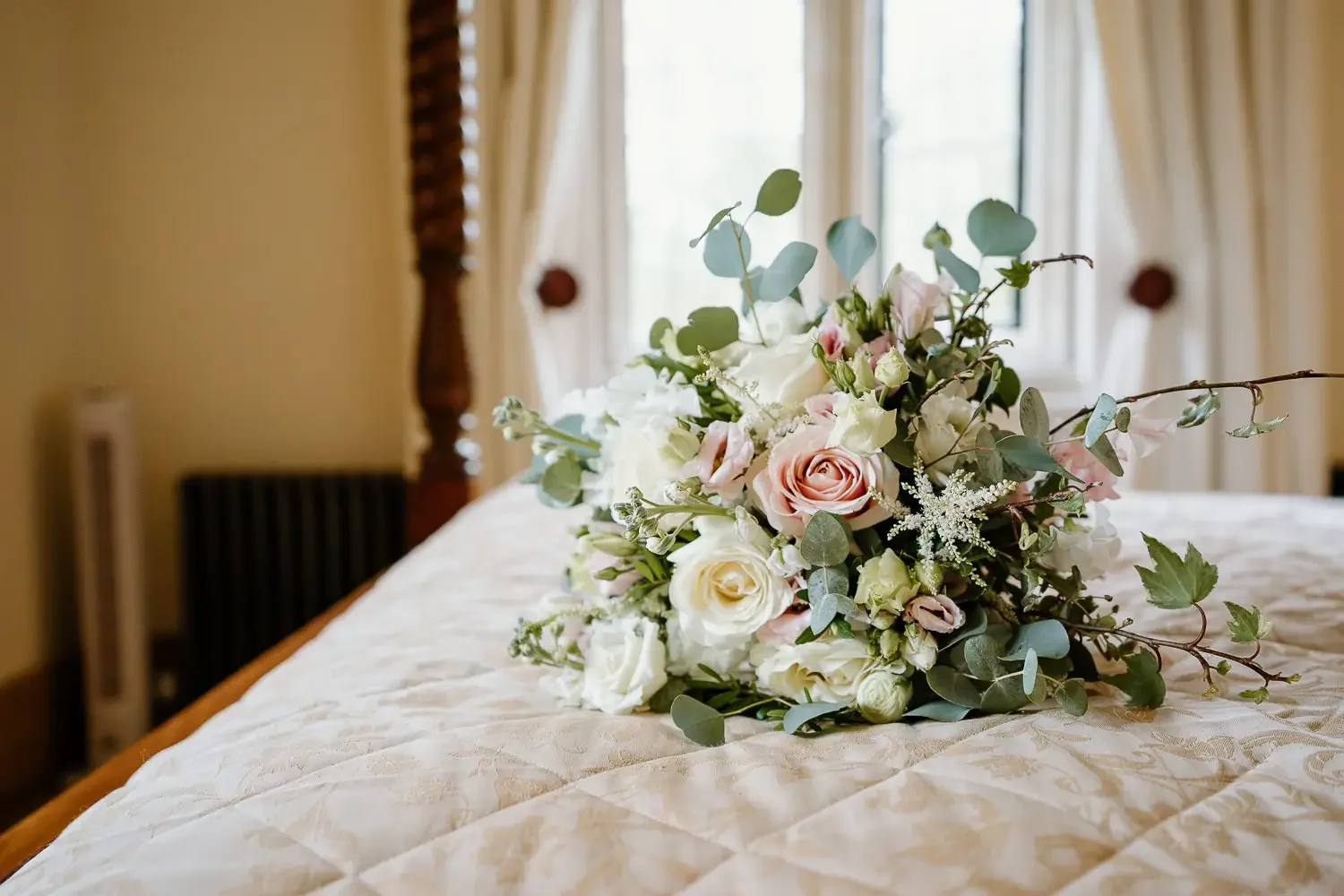 Notley Abbey Wedding photographer-15.webp