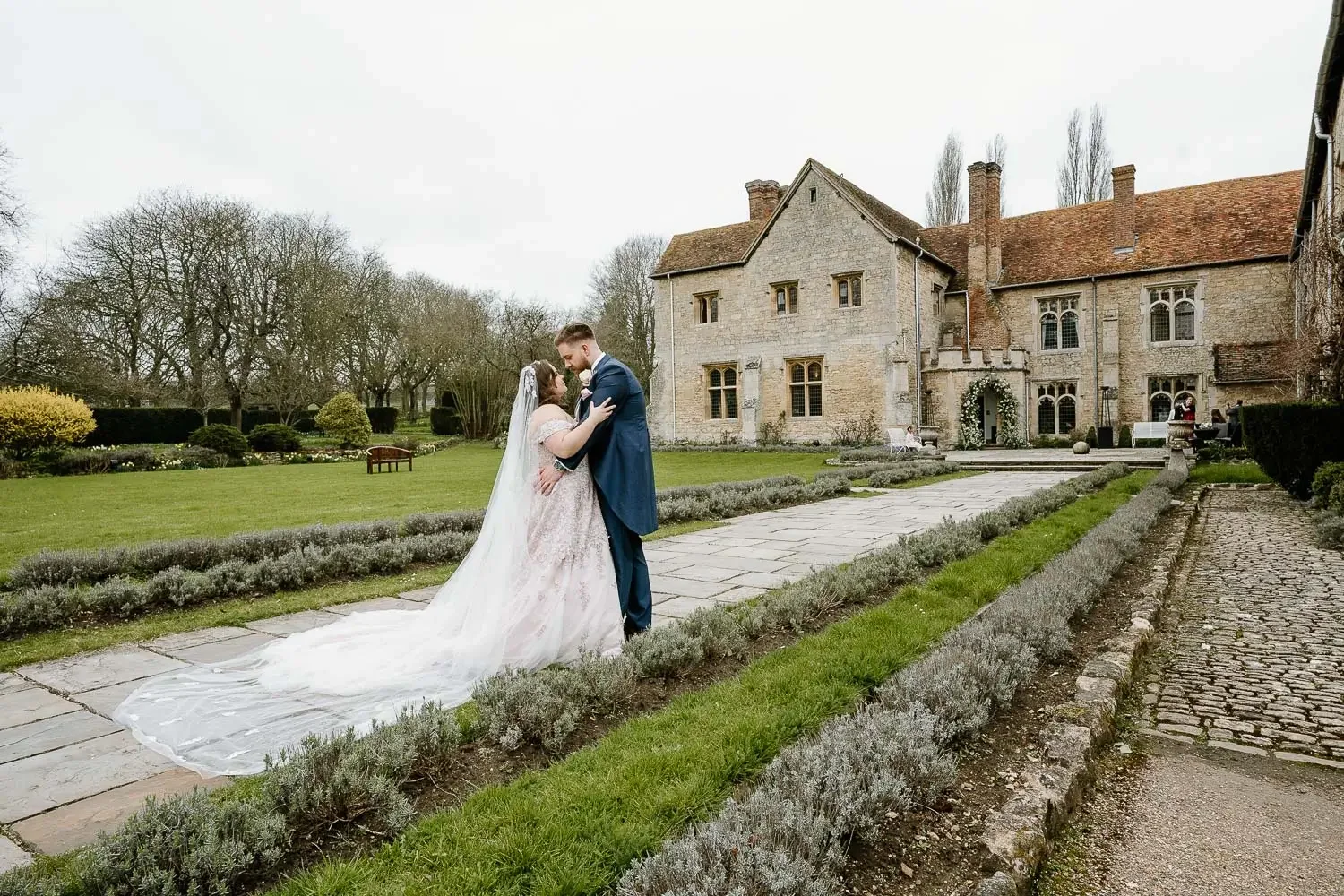 Notley Abbey Wedding photographer-61.webp