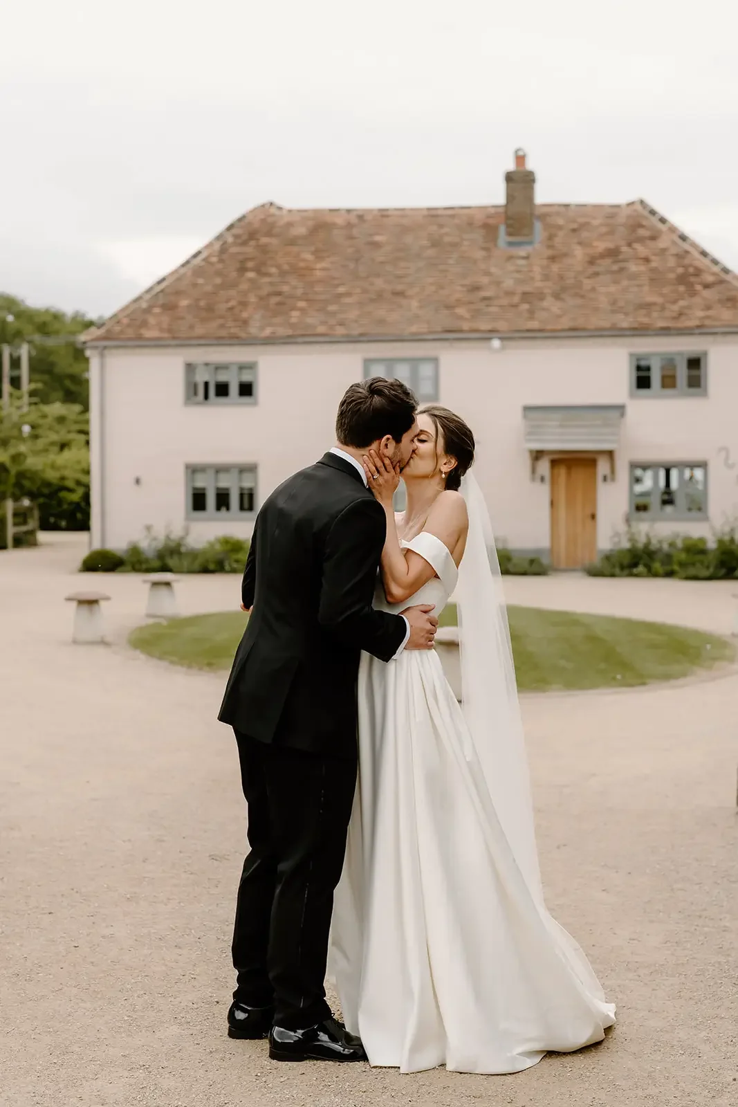 Rackleys Barn, Buckinghamshire wedding photography-33.webp