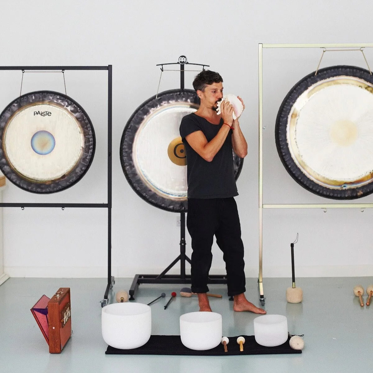 🐚Mic announcment!!
⠀
Back for live in person sound meditation @thewellgarden next week
⠀
⠀
It&rsquo;s even more exciting to announce that there will be 3 Different sessions every week to explore.
⠀
Here the schedule 👇🏾
(Full info and booking in bi