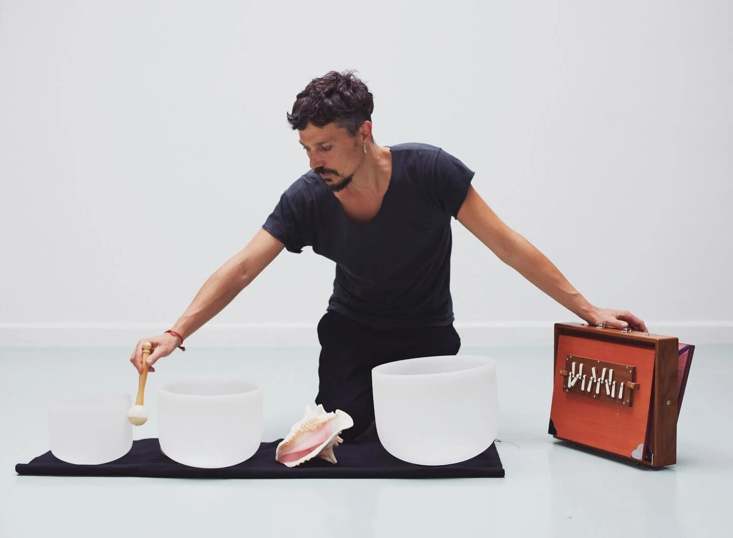 CRYSTAL SOUNDS MEDITATION
⠀
Thursday 8pm @thewellgarden
⠀
Join me for this Thursday for an immersive and soothing sound bath based on Crystals, Himalayan bowls, binaural beats, gentle gongs and drone instruments.
⠀
The clear sound of singing bowls al