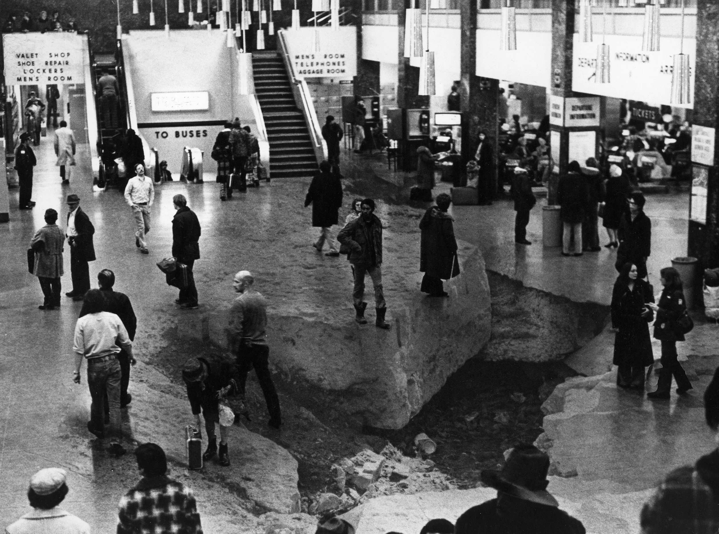 Bus-Station-(Bus-Station-Earthquake)-1975.jpg