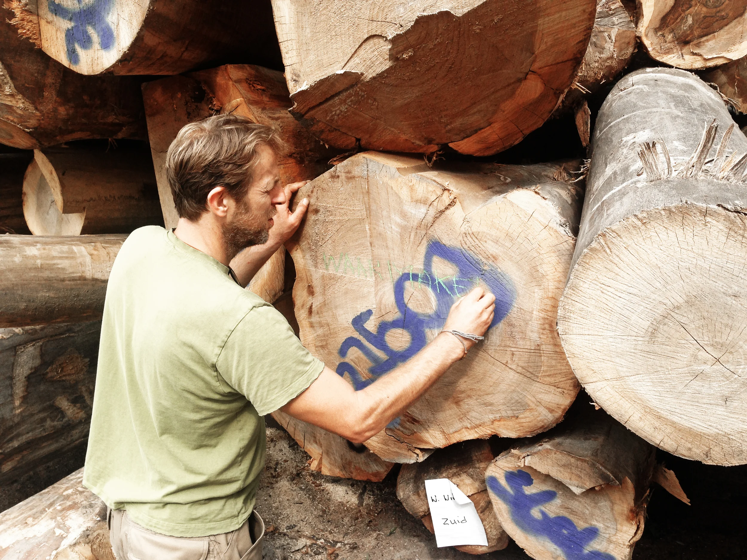 Every new batch of unique Ninebyfour pieces is crafted from one single Amsterdam tree