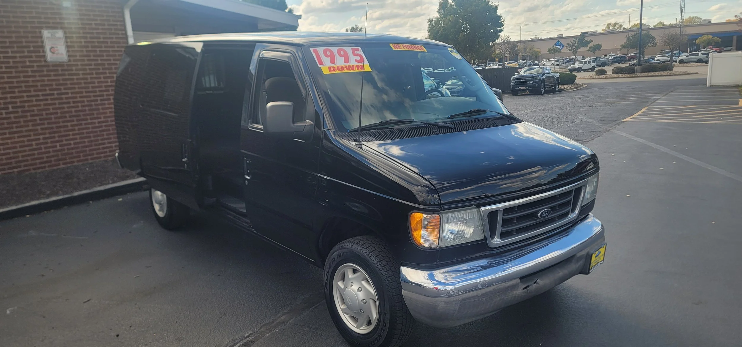  #17071 2003 FORD ECONOLINE SALES PRICE $8995/$1995 DOWN/$100 A WEEK (12.9% APR) 