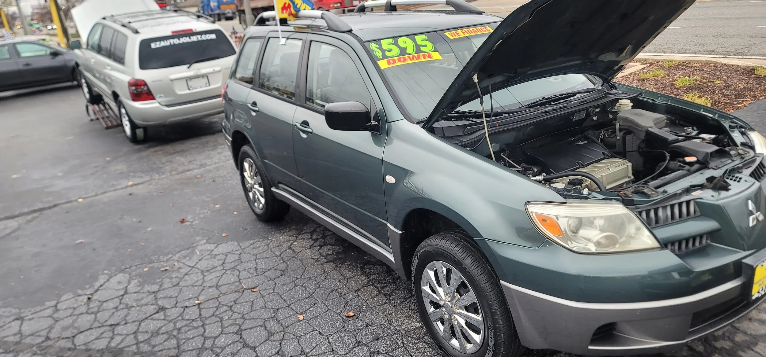  #17097 2005 MITSUBISHI OUTLANDER SALES PRICE $6995/$595 DOWN/$90 A WEEK (12.9% APR) 