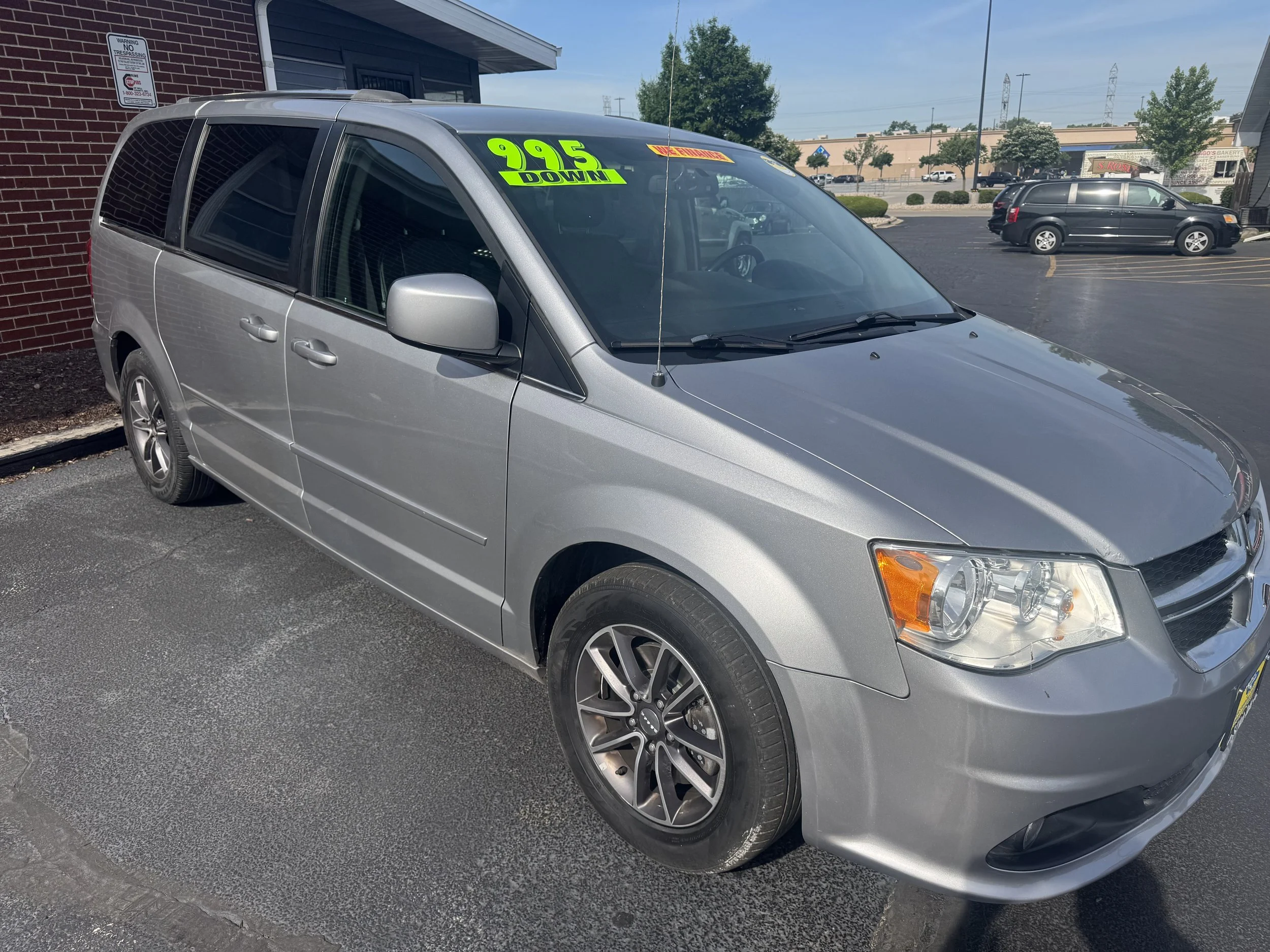  #17319A 2017 DODGE GRAND CARAVAN SALES PRICE $8995/$995 DOWN/$100 A WEEK (12.9%APR) 