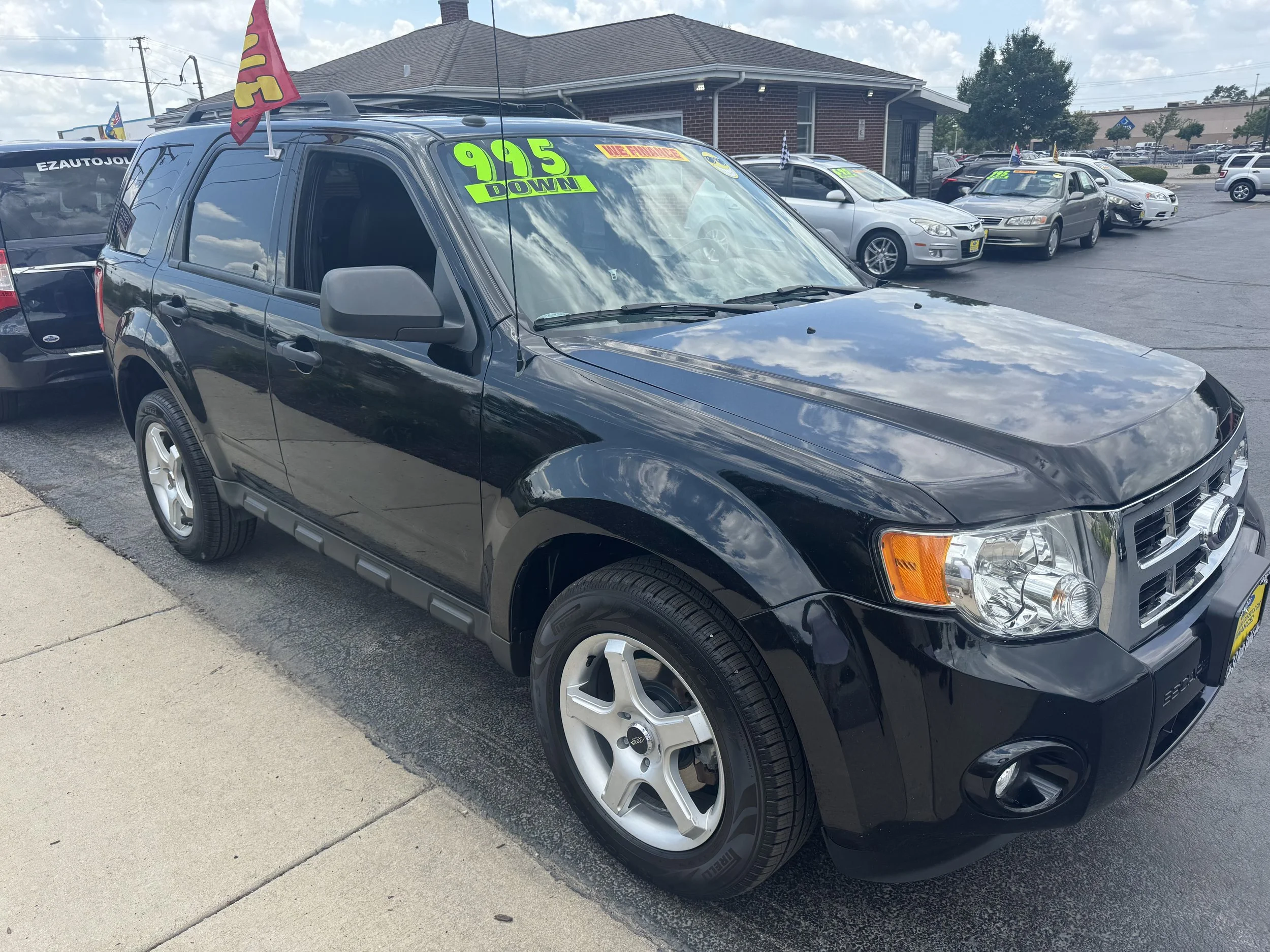  #17372 2010 FORD ESCAPE SALES PRICE $9995/$995 DOWN/$100 A WEEK (12.9% APR) 