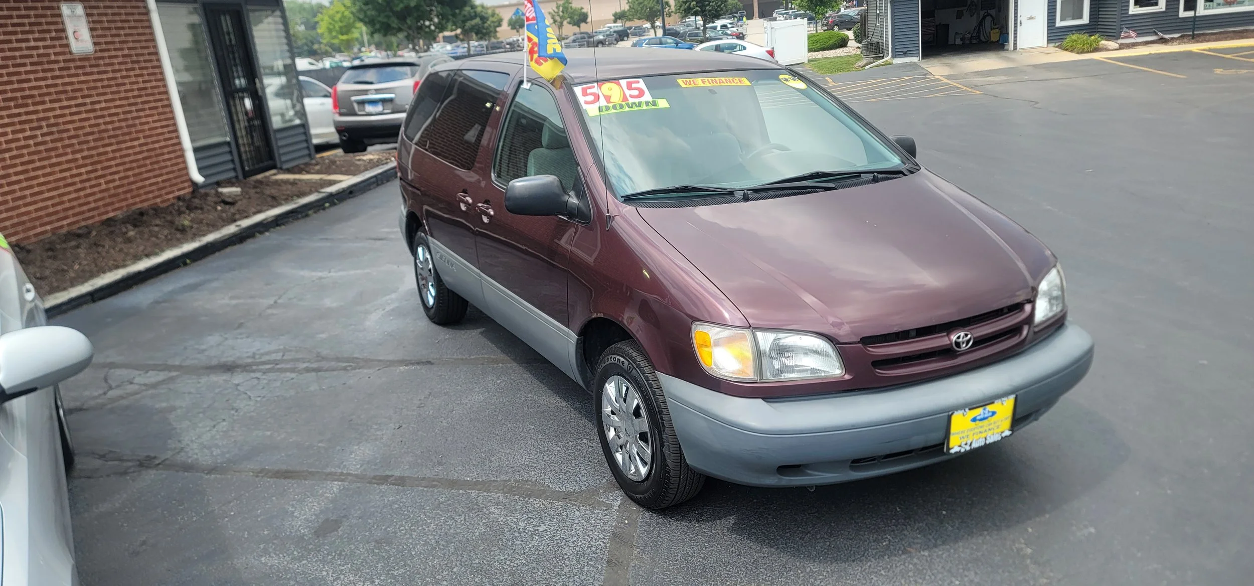  #17311 1999 TOYOTA SIENNA SALES PRICE $6995/$595 DOWN/$100 A WEEK (12.9%APR) 