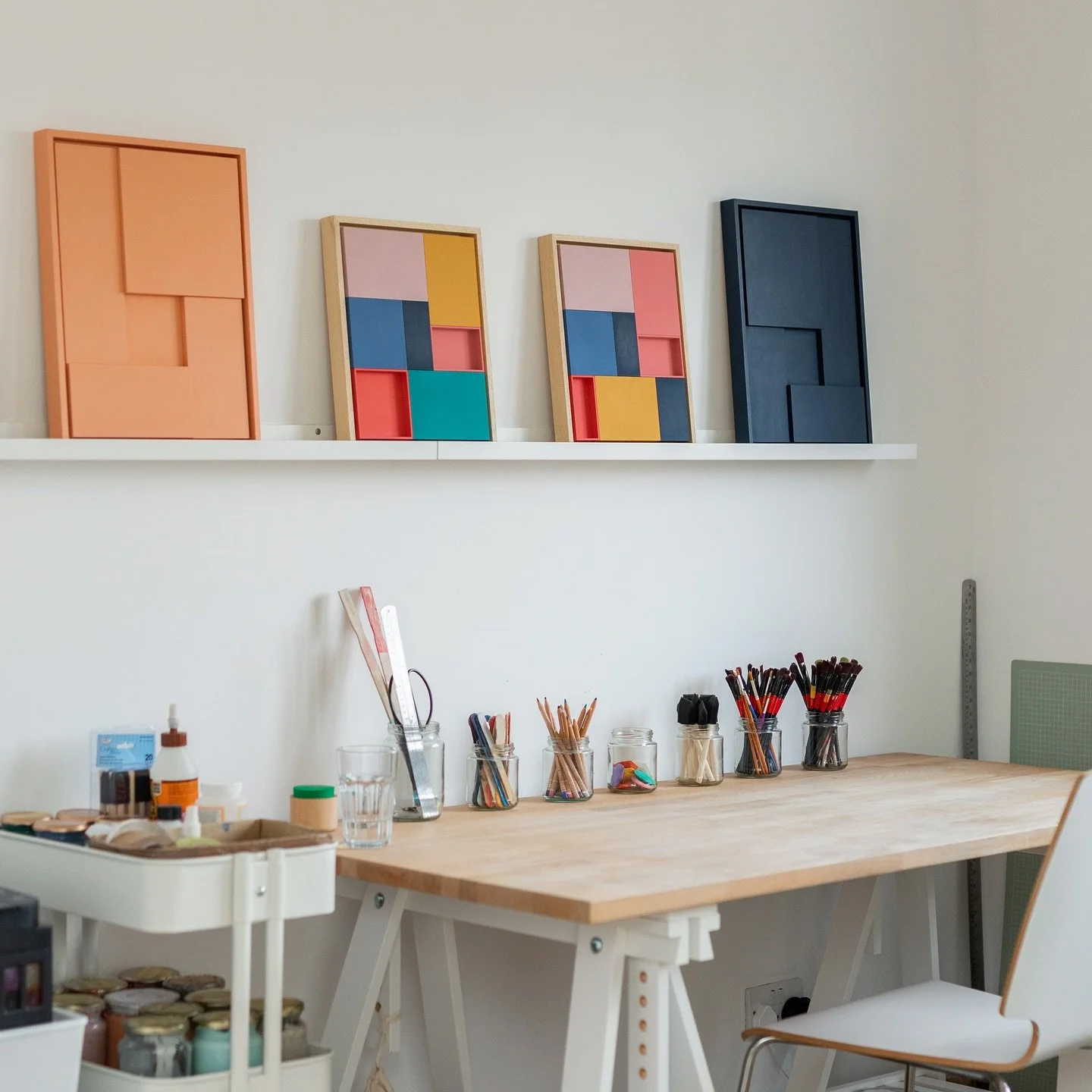 Haven&rsquo;t spent much time here lately ✨

#schoolholidays #studio #art #minimal #shape #form #colour #painting #motherartist