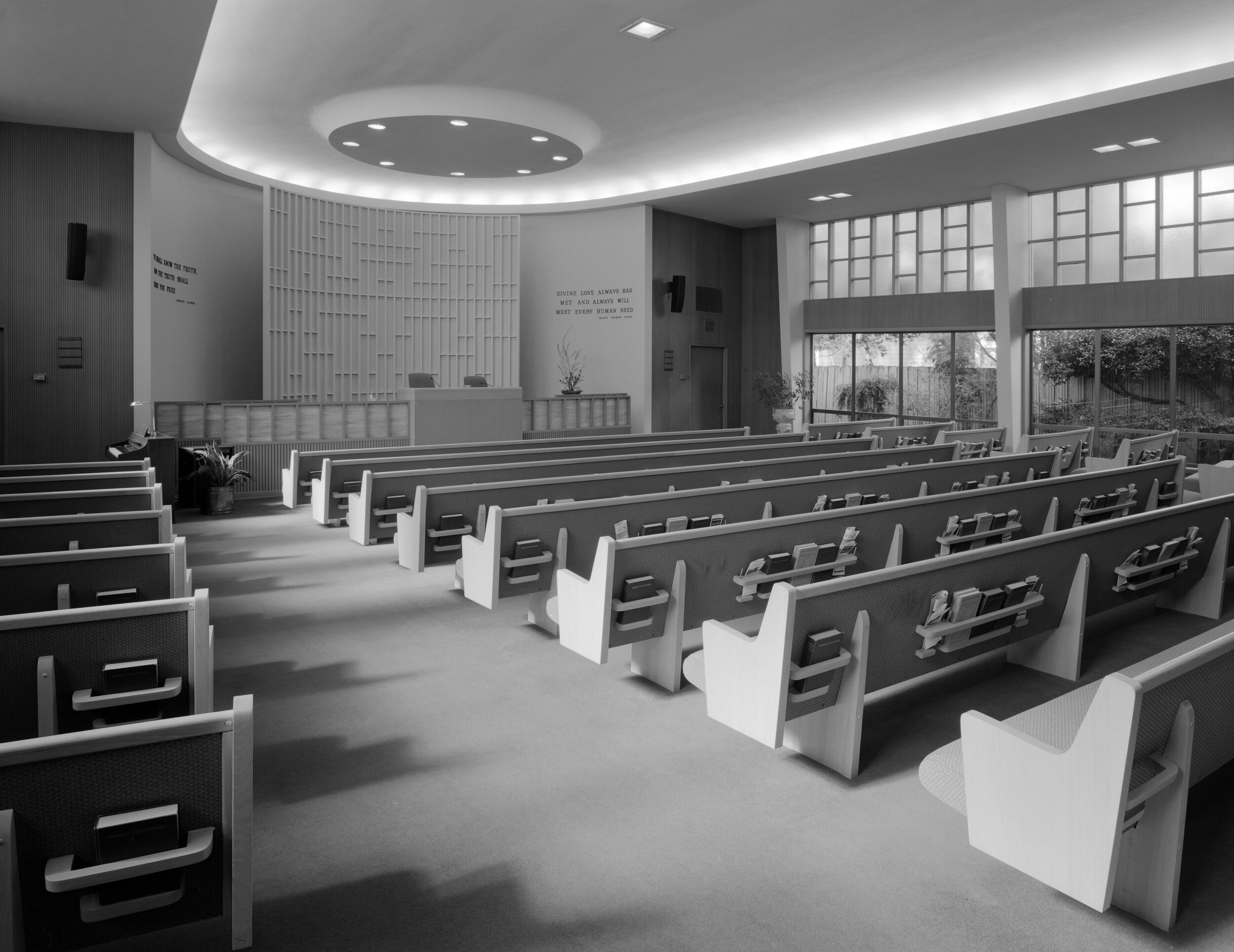 Tenth Church of Christ, Scientist (1953), Sanctuary